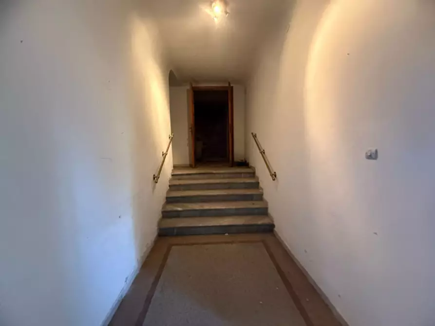 Immagine 9 di Attività commerciale in affitto  in Piazza del Santuario 18 a Livorno