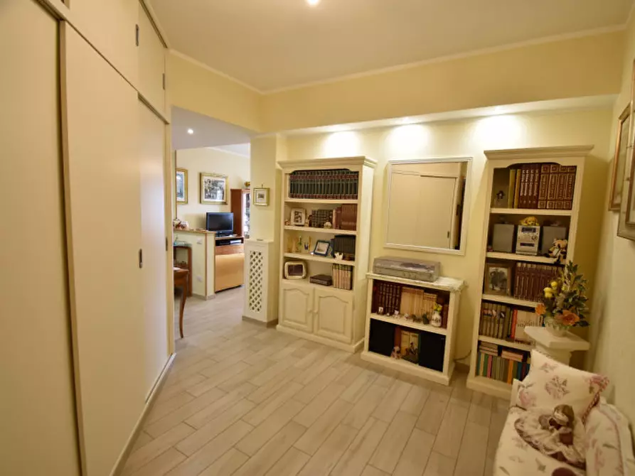 Immagine 6 di Appartamento in vendita  in Via Eugenio Barsanti a Roma
