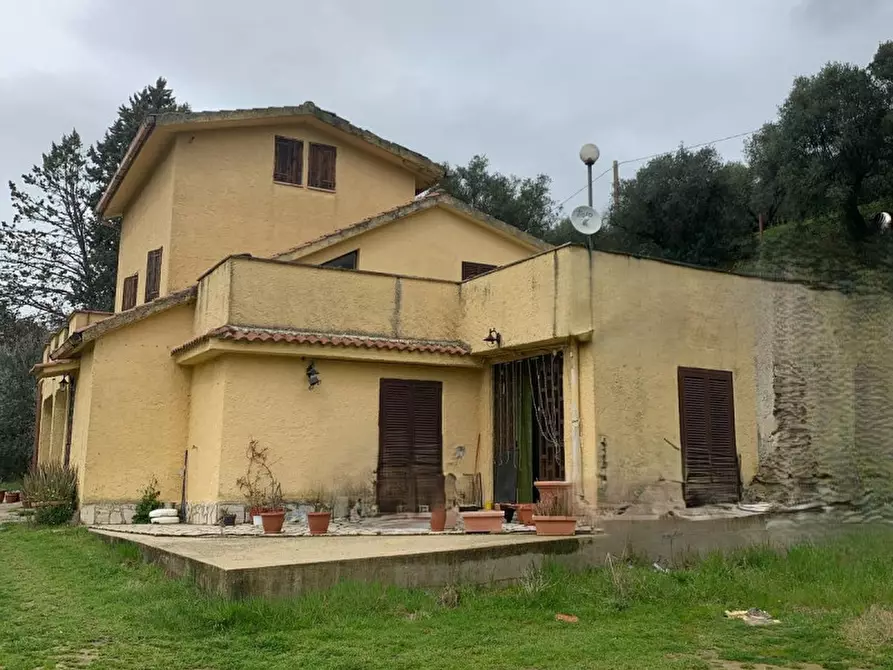 Immagine 1 di Villa in vendita  in Strada di Barbarossa a Palombara Sabina