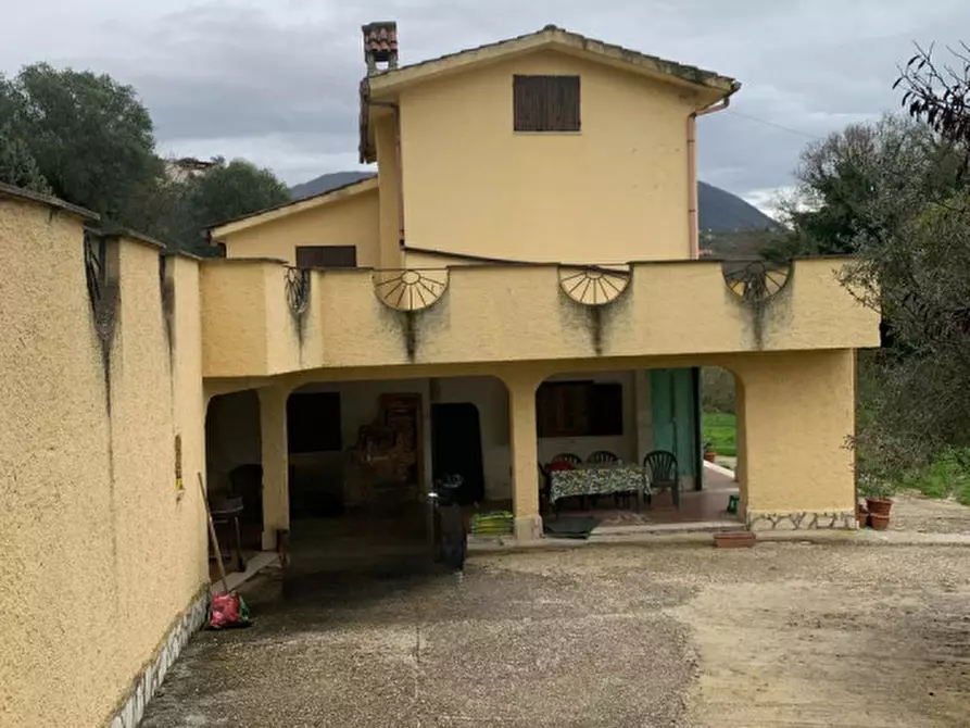 Immagine 2 di Villa in vendita  in Strada di Barbarossa a Palombara Sabina