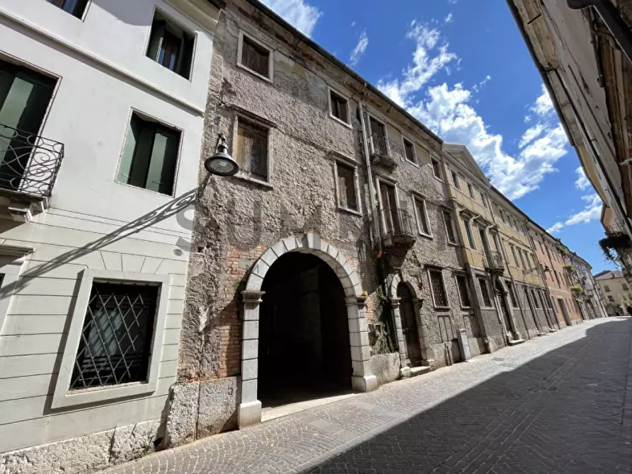 Immagine 2 di Palazzo in vendita  in Via Arnaldo Fusinato a Schio