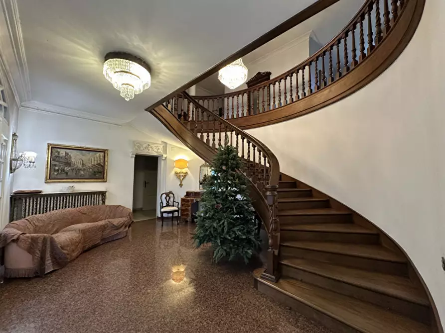 Immagine 1 di Villa in vendita  a Padova