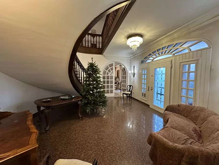 Immagine 11 di Villa in vendita  a Padova