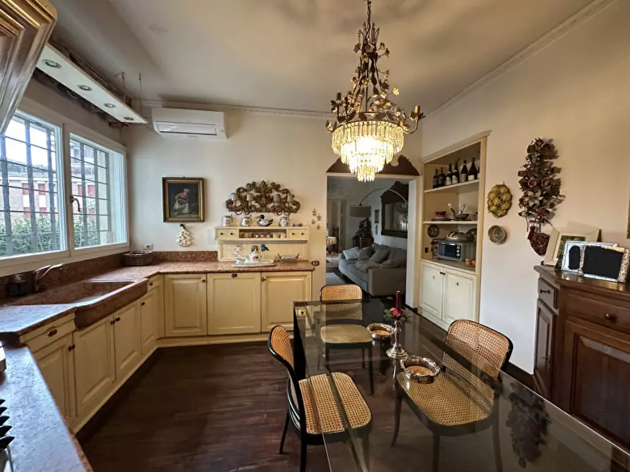 Immagine 12 di Villa in vendita  a Padova