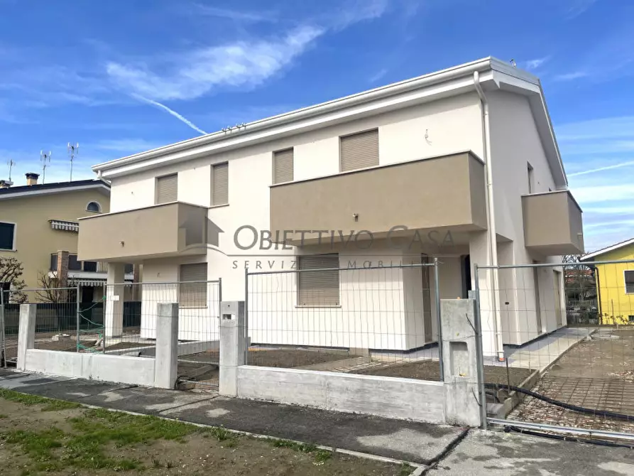 Immagine 2 di Casa bifamiliare in vendita  in Via Gioacchino Rossino a Bovolenta