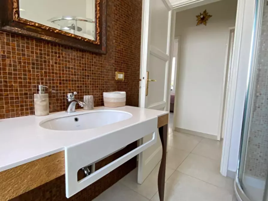 Immagine 25 di Appartamento in vendita  in Via Cesare Battisti a Lecce