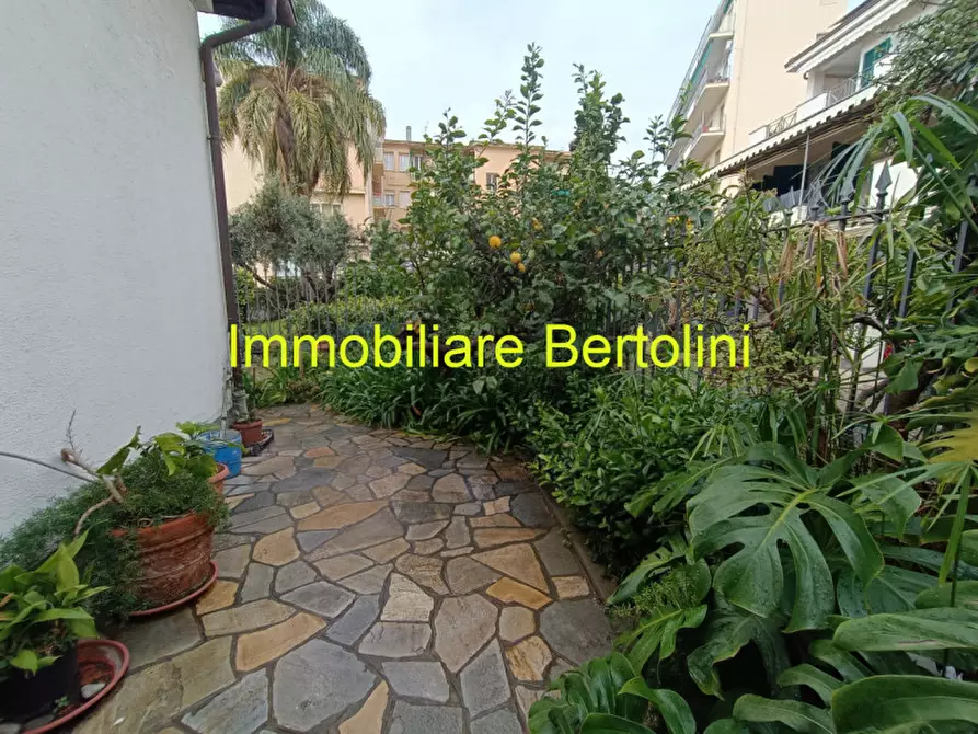 Immagine 20 di Villa in vendita  in c.so matuzia a San Remo