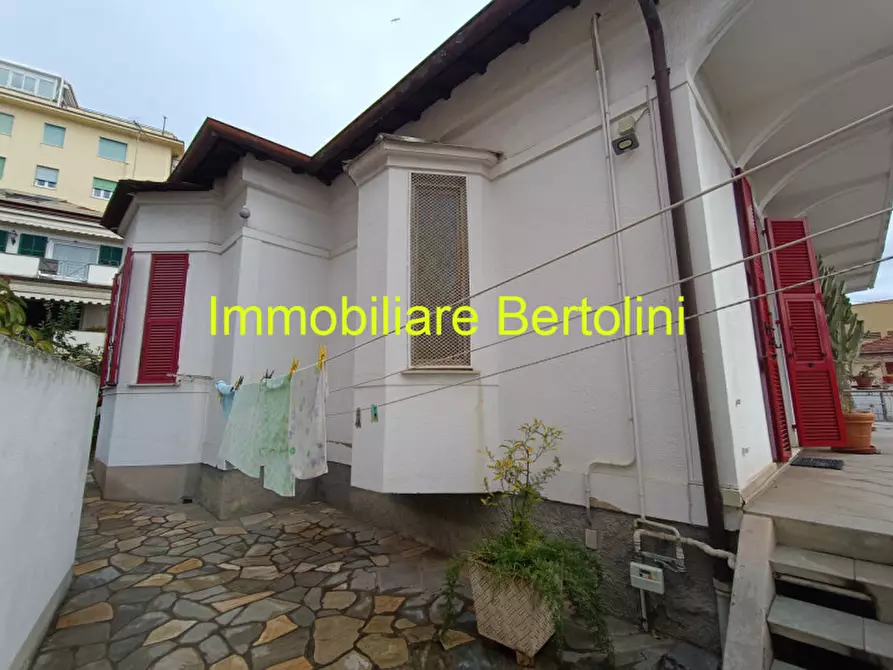 Immagine 21 di Villa in vendita  in c.so matuzia a San Remo