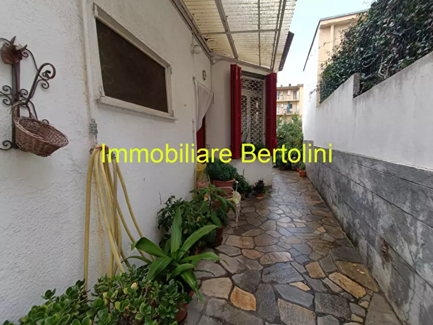 Immagine 24 di Villa in vendita  in c.so matuzia a San Remo