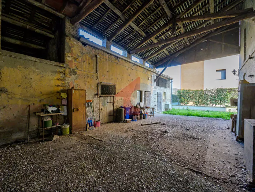 Immagine 27 di Rustico / casale in vendita  in Via al taro 23 a Fontevivo