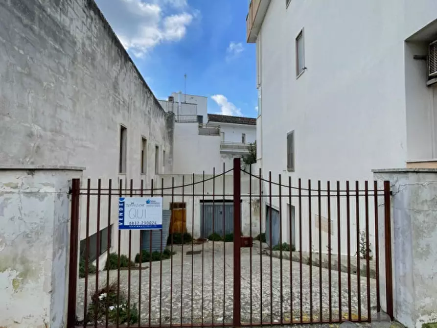 Immagine 4 di Palazzo in vendita  in via puglia angolo via abbruzzi a San Cesario Di Lecce