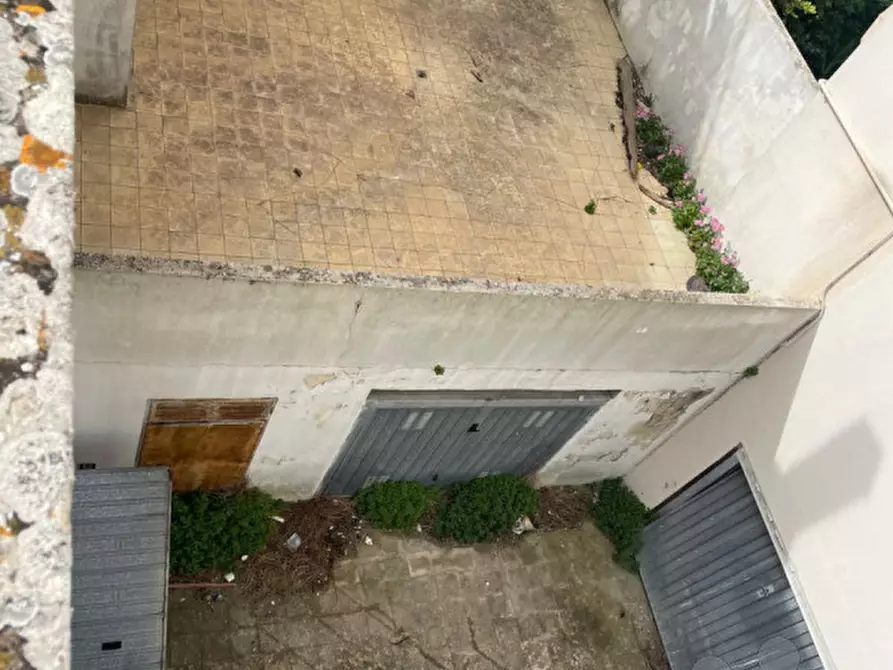 Immagine 11 di Palazzo in vendita  in via puglia angolo via abbruzzi a San Cesario Di Lecce