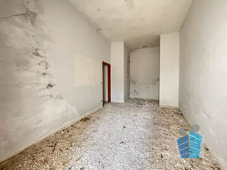 Immagine 14 di Palazzo in vendita  in via puglia angolo via abbruzzi a San Cesario Di Lecce