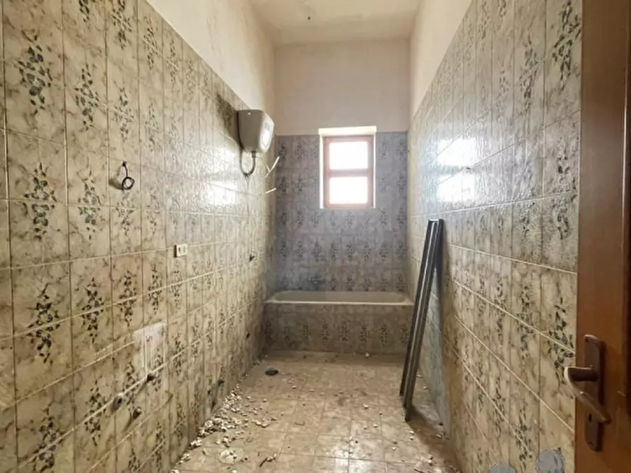 Immagine 20 di Palazzo in vendita  in via puglia angolo via abbruzzi a San Cesario Di Lecce