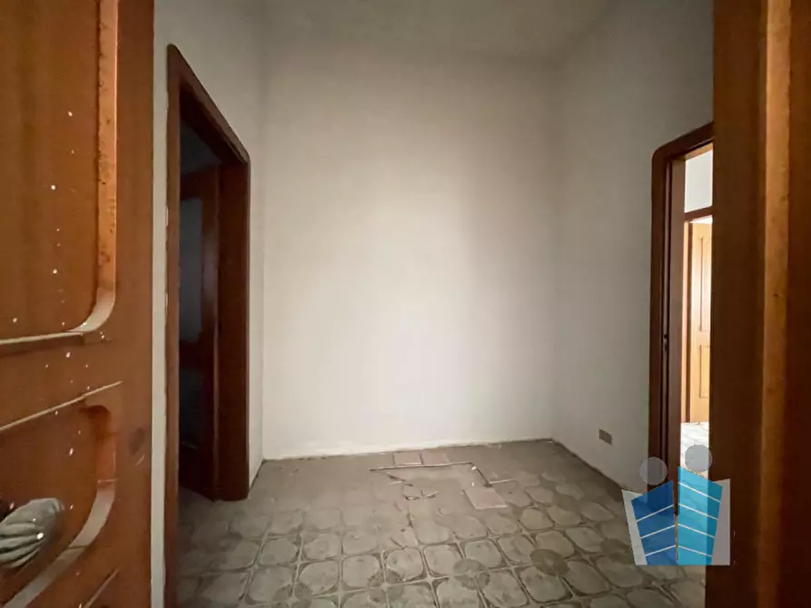 Immagine 25 di Palazzo in vendita  in via puglia angolo via abbruzzi a San Cesario Di Lecce