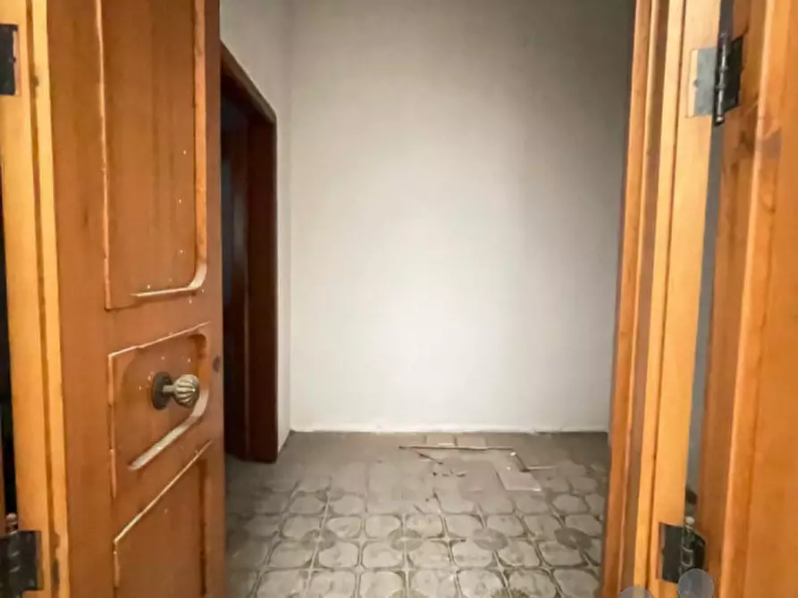 Immagine 26 di Palazzo in vendita  in via puglia angolo via abbruzzi a San Cesario Di Lecce