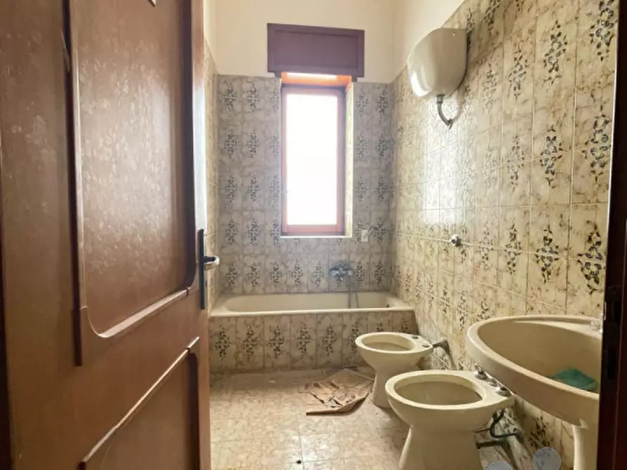 Immagine 32 di Palazzo in vendita  in via puglia angolo via abbruzzi a San Cesario Di Lecce