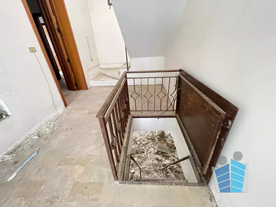 Immagine 34 di Palazzo in vendita  in via puglia angolo via abbruzzi a San Cesario Di Lecce