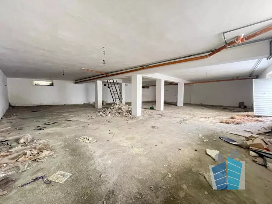 Immagine 39 di Palazzo in vendita  in via puglia angolo via abbruzzi a San Cesario Di Lecce