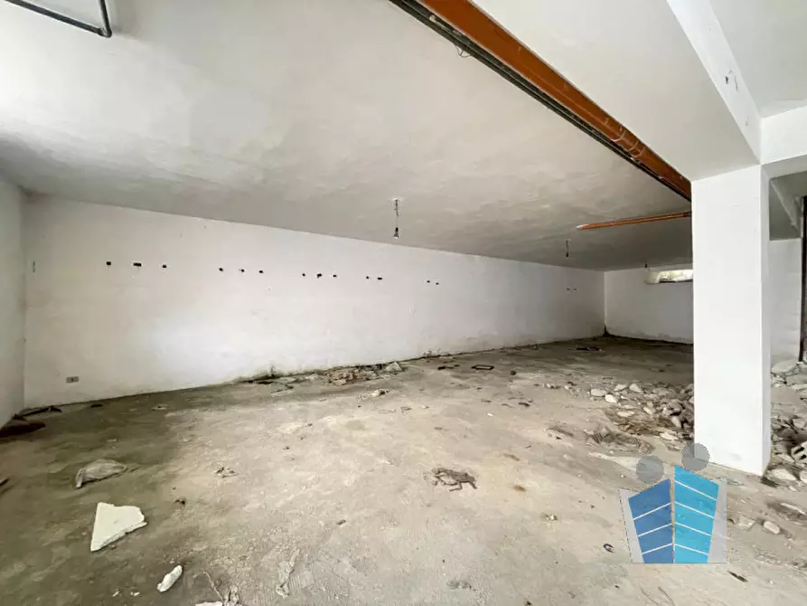 Immagine 40 di Palazzo in vendita  in via puglia angolo via abbruzzi a San Cesario Di Lecce