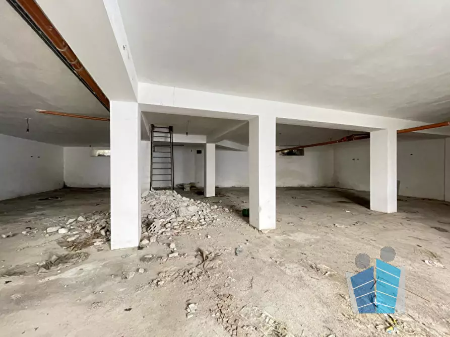 Immagine 41 di Palazzo in vendita  in via puglia angolo via abbruzzi a San Cesario Di Lecce