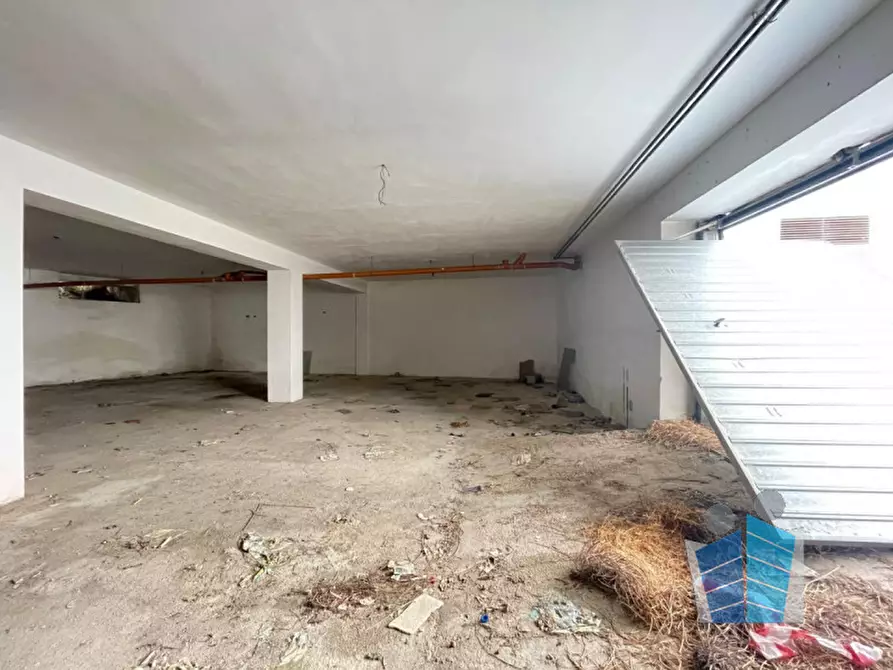 Immagine 42 di Palazzo in vendita  in via puglia angolo via abbruzzi a San Cesario Di Lecce