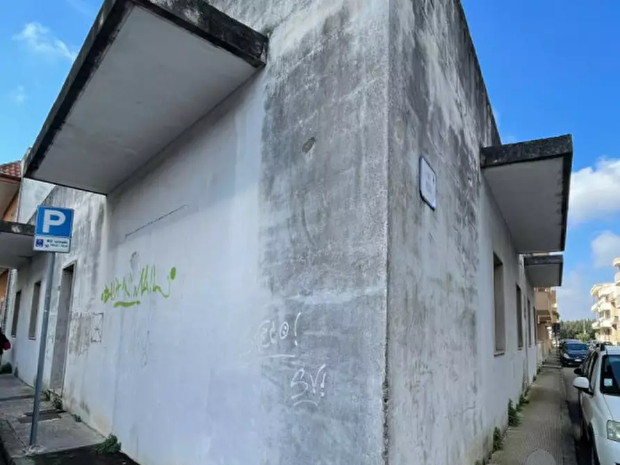 Immagine 45 di Palazzo in vendita  in via puglia angolo via abbruzzi a San Cesario Di Lecce