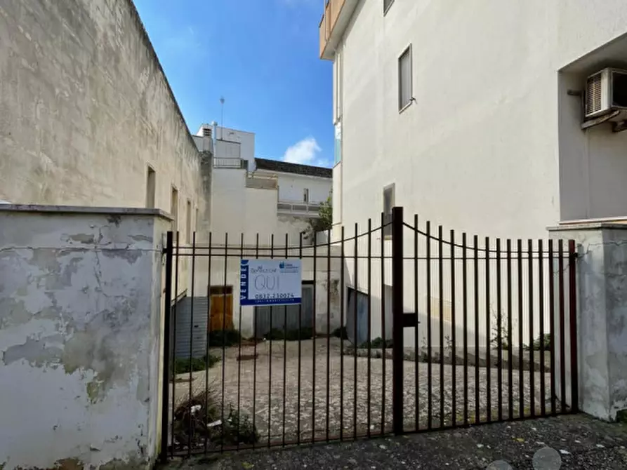 Immagine 47 di Palazzo in vendita  in via puglia angolo via abbruzzi a San Cesario Di Lecce