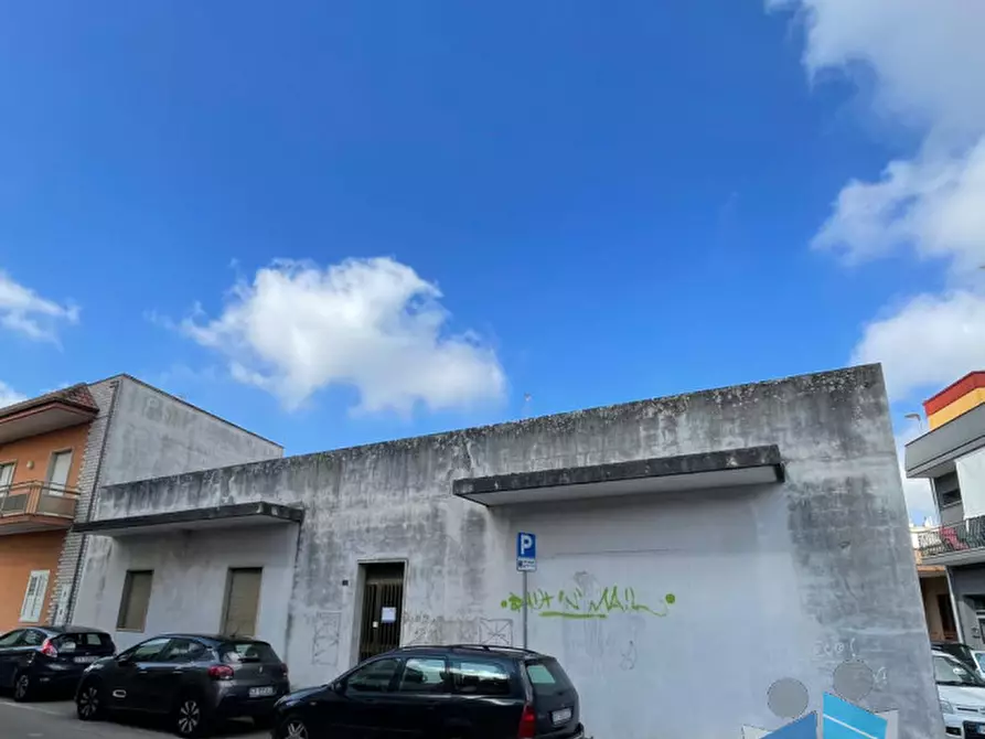 Immagine 48 di Palazzo in vendita  in via puglia angolo via abbruzzi a San Cesario Di Lecce