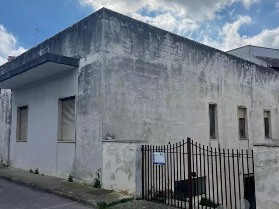 Immagine 50 di Palazzo in vendita  in via puglia angolo via abbruzzi a San Cesario Di Lecce