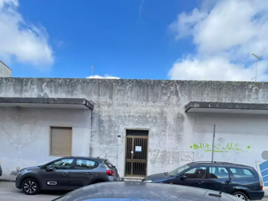 Immagine 51 di Palazzo in vendita  in via puglia angolo via abbruzzi a San Cesario Di Lecce