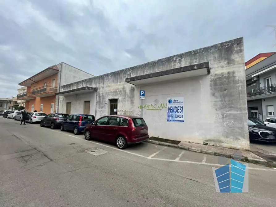 Immagine 52 di Palazzo in vendita  in via puglia angolo via abbruzzi a San Cesario Di Lecce