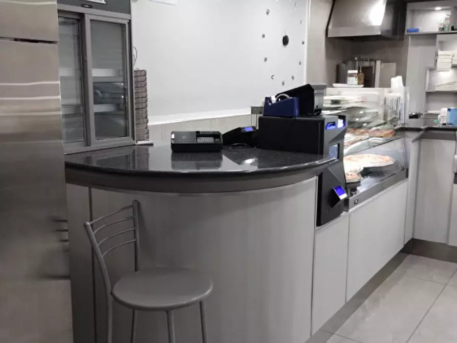 Immagine 1 di Attività commerciale in vendita  in VIALE AMENDOLA a Eboli