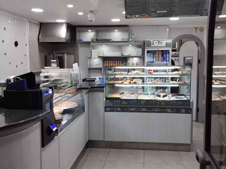 Immagine 2 di Attività commerciale in vendita  in VIALE AMENDOLA a Eboli