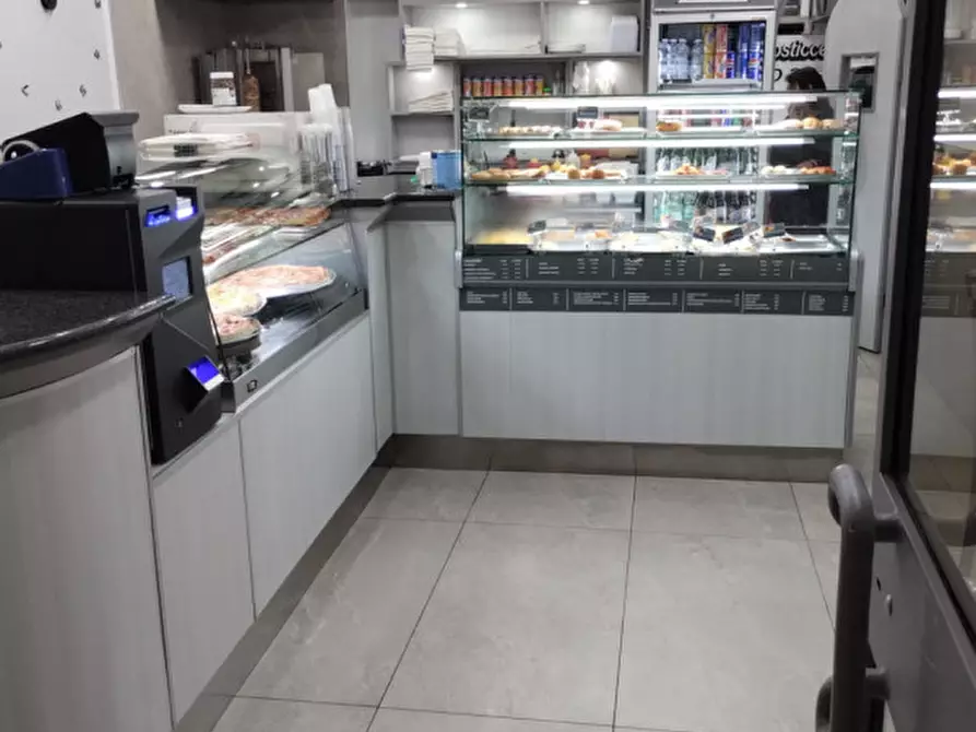 Immagine 4 di Attività commerciale in vendita  in VIALE AMENDOLA a Eboli