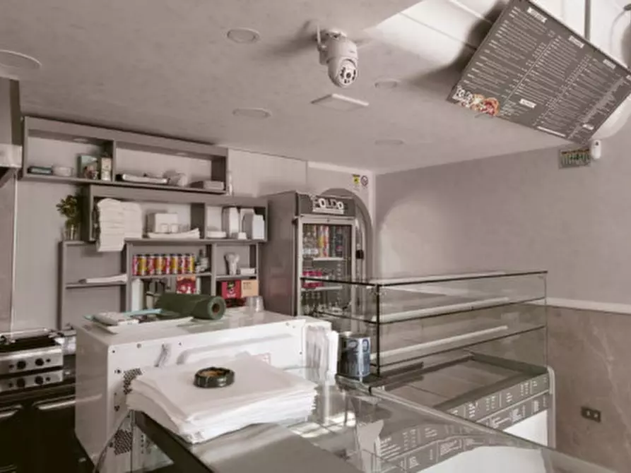 Immagine 5 di Attività commerciale in vendita  in VIALE AMENDOLA a Eboli