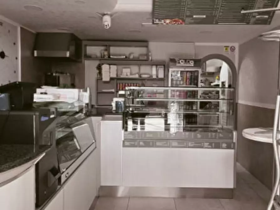 Immagine 9 di Attività commerciale in vendita  in VIALE AMENDOLA a Eboli