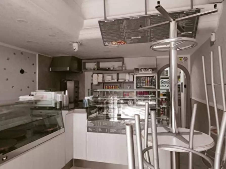 Immagine 11 di Attività commerciale in vendita  in VIALE AMENDOLA a Eboli