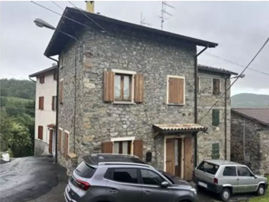 Immagine 1 di Casa indipendente in vendita  in via Casale 23 a Ventasso