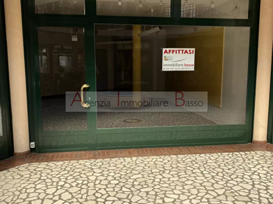 Immagine 2 di Negozio in affitto  in VIA BUSONERA a Abano Terme