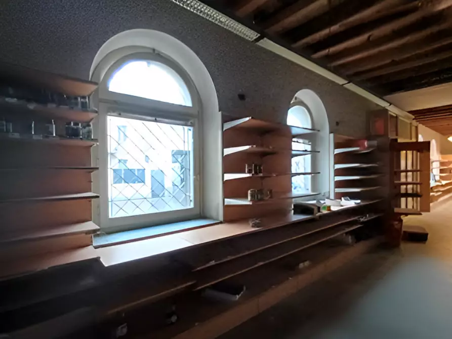 Immagine 5 di Negozio in vendita  in Via Giuseppe Eugenio Conti 12 a Sergnano