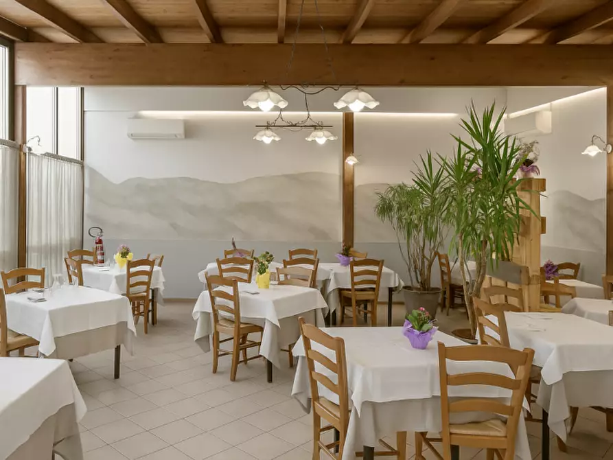 Immagine 1 di Attività commerciale in vendita  in VIA POVEGLIANO a Povegliano Veronese