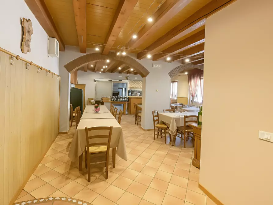 Immagine 3 di Attività commerciale in vendita  in VIA POVEGLIANO a Povegliano Veronese