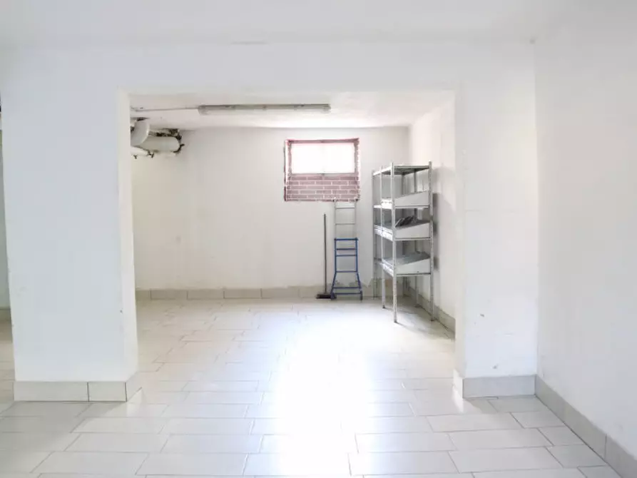 Immagine 2 di Magazzino in vendita  in Via Bassano del Grappa - Bassano-Del-Grappa-Straße a Bolzano