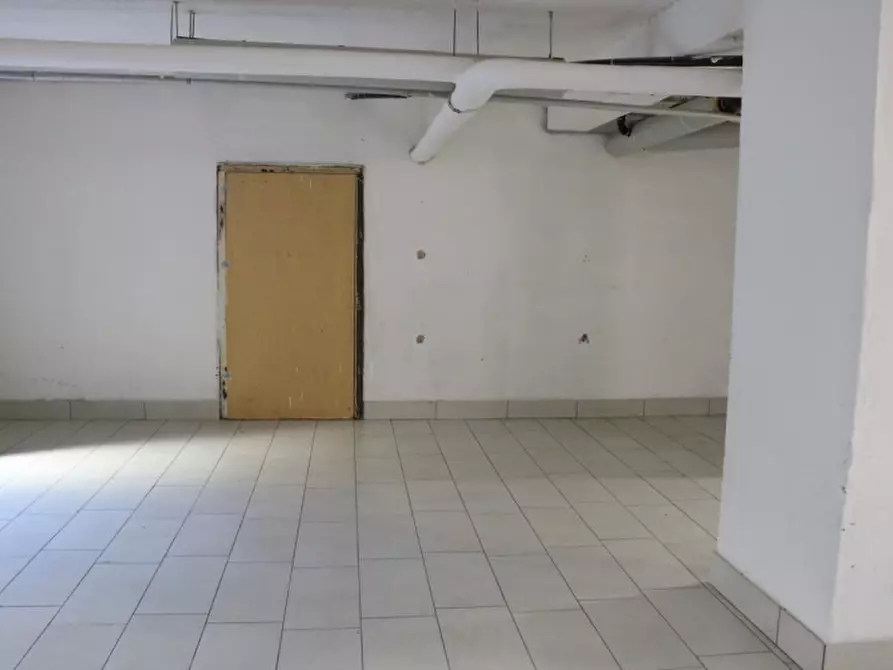 Immagine 11 di Magazzino in vendita  in Via Bassano del Grappa - Bassano-Del-Grappa-Straße a Bolzano