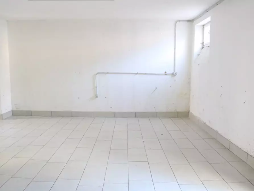 Immagine 4 di Magazzino in vendita  in Via Bassano del Grappa - Bassano-Del-Grappa-Straße a Bolzano