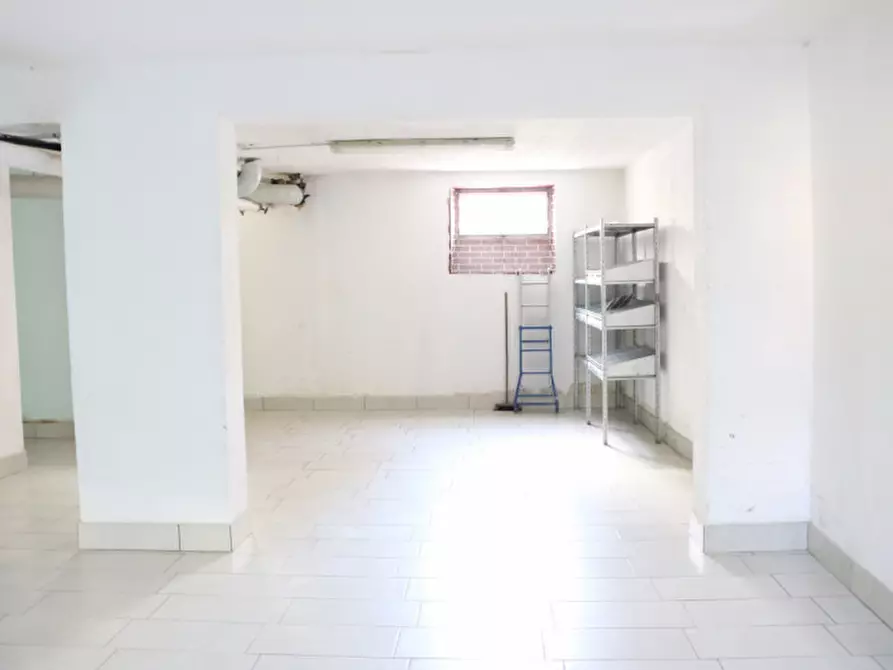 Immagine 6 di Magazzino in vendita  in Via Bassano del Grappa - Bassano-Del-Grappa-Straße a Bolzano