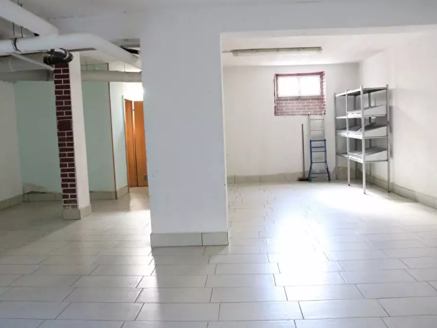 Immagine 11 di Magazzino in vendita  in Via Bassano del Grappa - Bassano-Del-Grappa-Straße a Bolzano