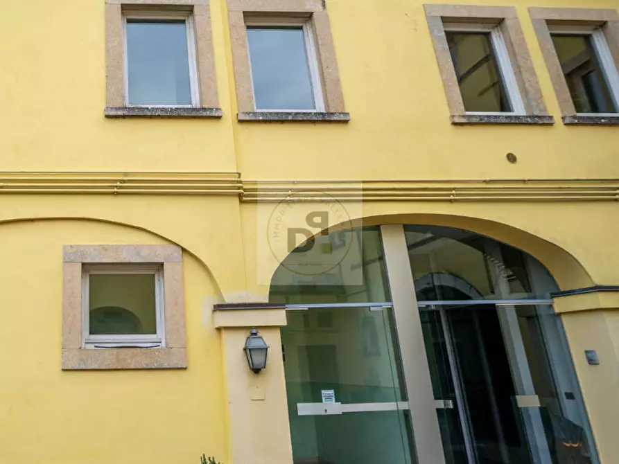 Immagine 4 di Appartamento in vendita  in via garibaldi a Desenzano Del Garda