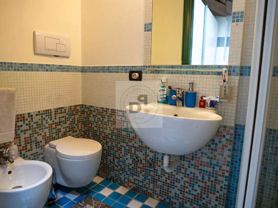 Immagine 9 di Appartamento in vendita  in via garibaldi a Desenzano Del Garda